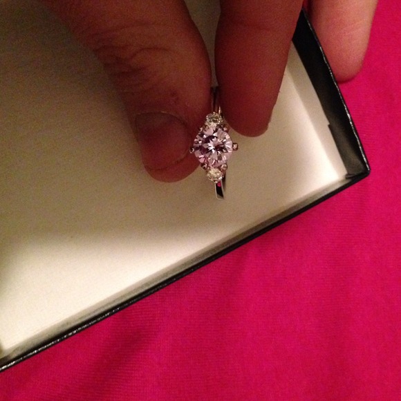 Cubic zirconia ring - Picture 2 of 3