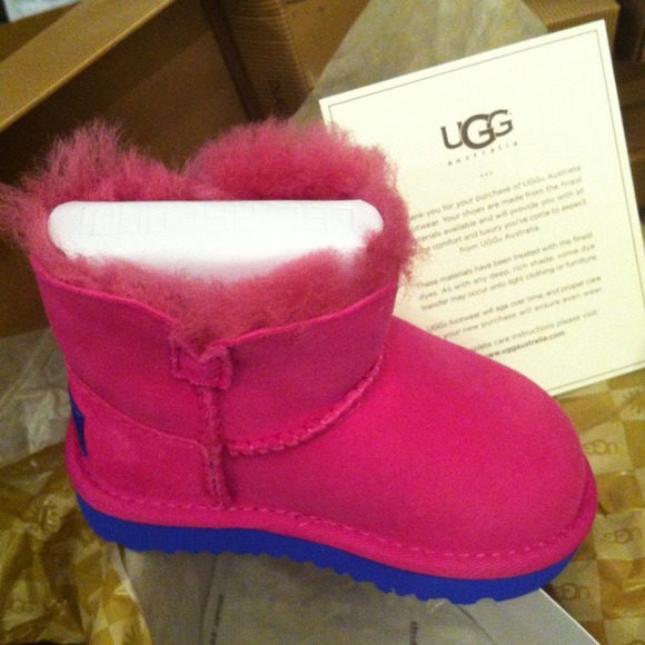 ugg mini bailey button kid us size 6, authentic. - Picture 2 of 4