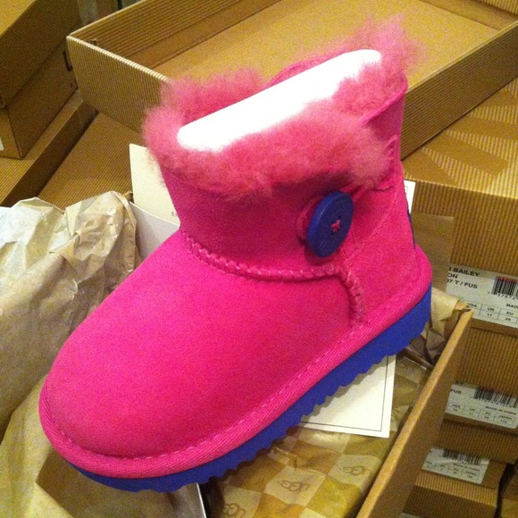 ugg mini bailey button kid us size 6, authentic. - Picture 4 of 4