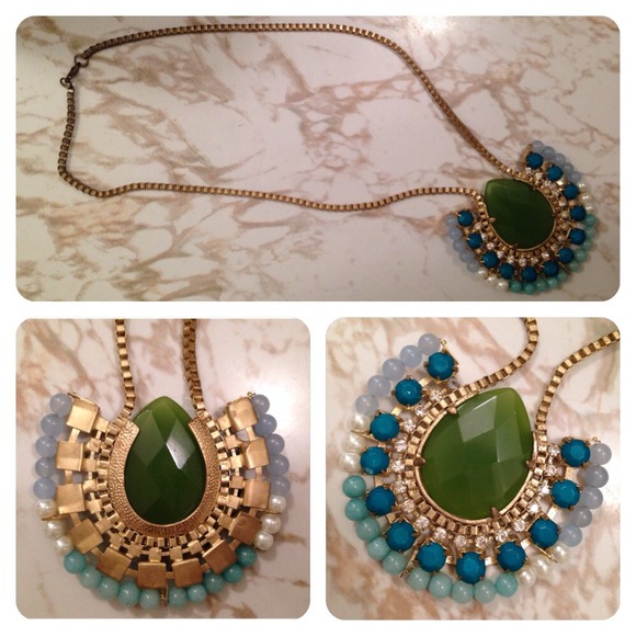 🚫Sold🚫🌟Host pick🌟 Anthro statement necklace! - Picture 2 of 4