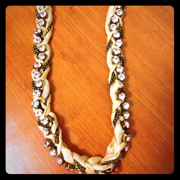 🚫HOLD Tarakylen🚫 J.Crew Crystal Ribbon Necklace