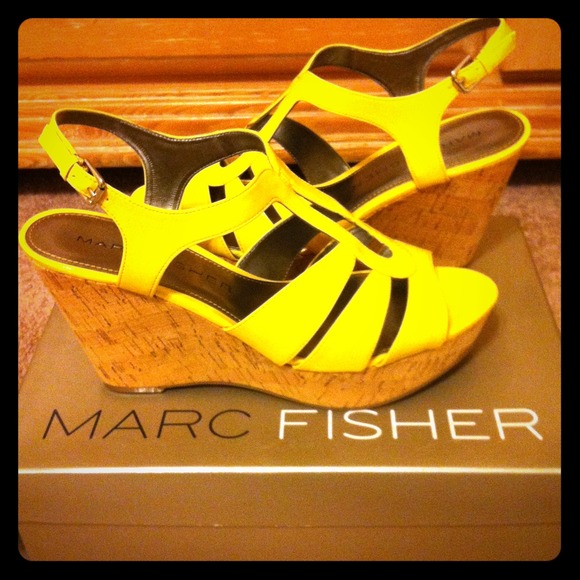 ✂REDUCED✂ Marc Fisher Yellow Patent Wedges Size 9