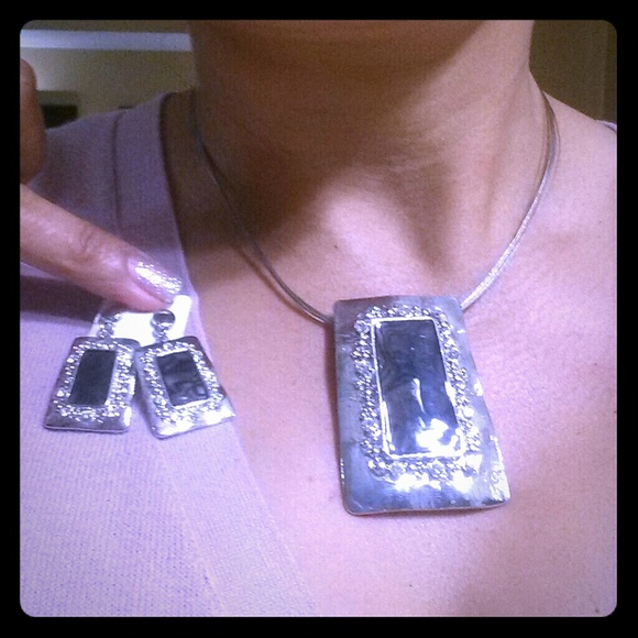 Necklace and earing set