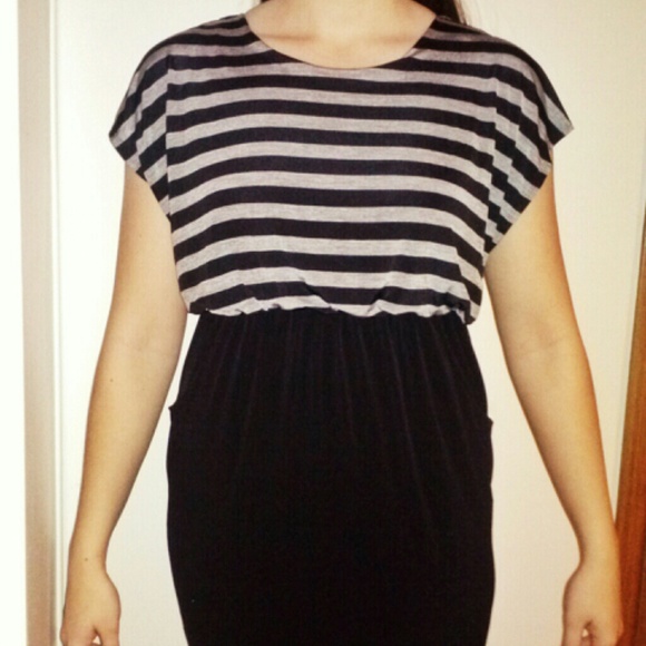 Short Black and Grey Dress - Picture 1 of 2