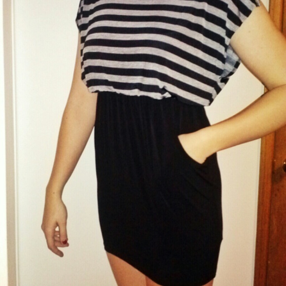 Short Black and Grey Dress - Picture 2 of 2