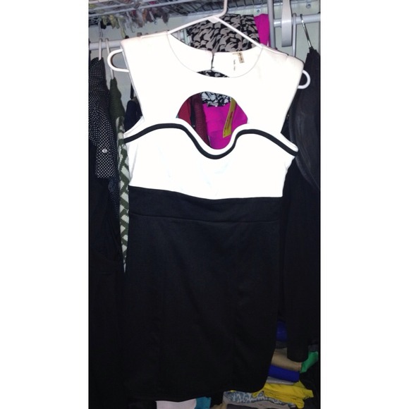 *ON SALE TODAY ONLY**New w/tags* Color block dress - Picture 2 of 4