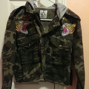 !PRICE REDUCED! UNIFxUO- Yelling Tiger Jacket(M)