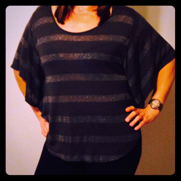 ✂✂Express Short Sleeve Dolman-style Shirt, Size M