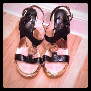 RESERVED 🌟🌟🌟Michael Kors heels! ❤️