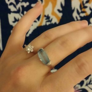 Saphire ring with clear crystal accents