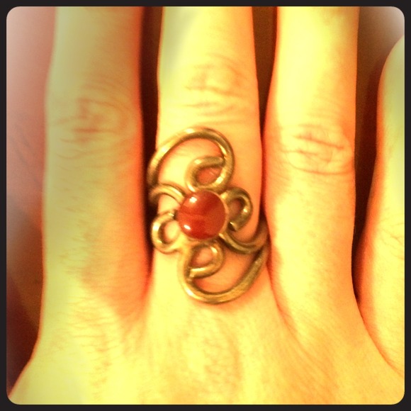 Very pretty stone ring