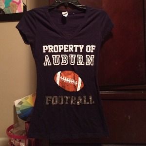 V-neck Auburn t-shirt