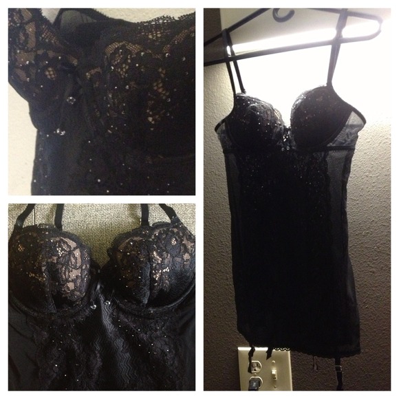 🚫SOLD🚫Very Sexy Jewel Black/Nude Garter Slip - Picture 2 of 3