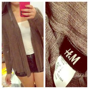 H&M brown cardigan. 💋