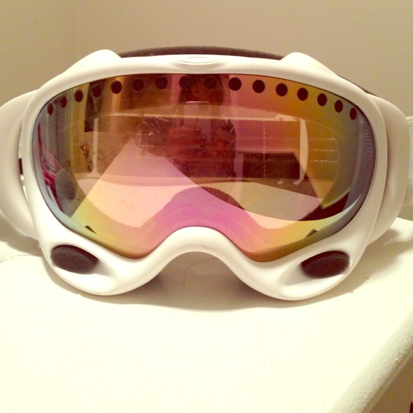 Women's Oakley snowboarding goggles