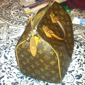 Louis Vuitton handbag. Authentic Speedy