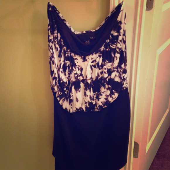 Black and white strapless dress!