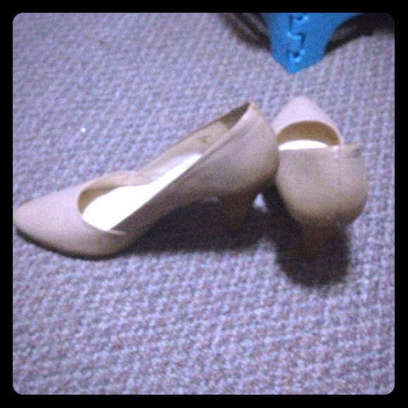 Reserved breath koi: Nude heels with wedge