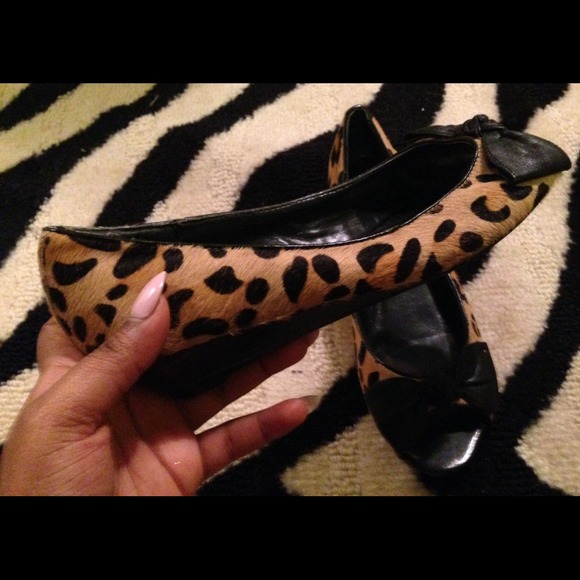 Peep-toe Leopard Bow Flats