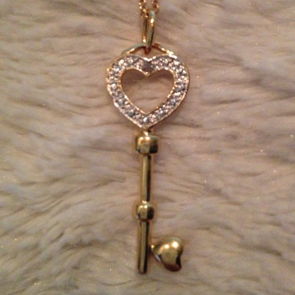 🚫sold🚫Gold key necklace,high quality gold plated - Picture 3 of 3