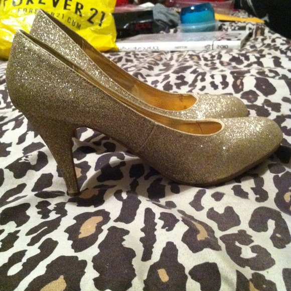 shoes - Picture 2 of 4