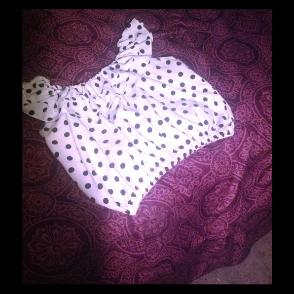 Black and white polka dot ruffle half shirt