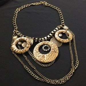 Gorgeous gold metal chain necklace