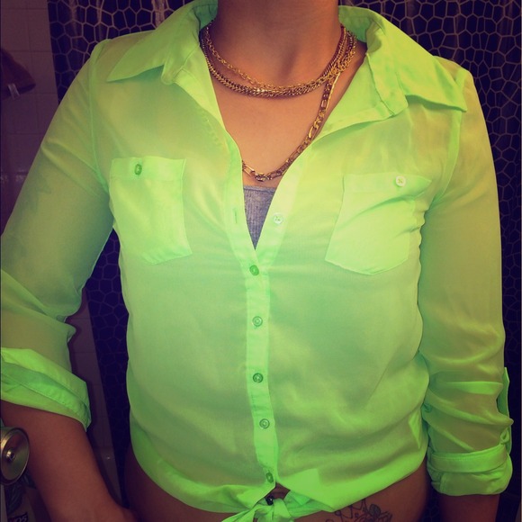 💚Lime green button up top💚 - Picture 1 of 2