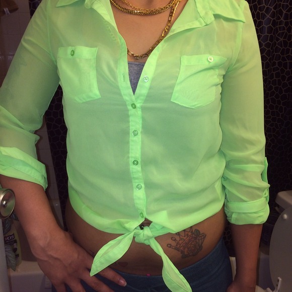 💚Lime green button up top💚 - Picture 2 of 2