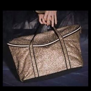 ❌SOLD❌NWT Gorg Limited Edition VS Holiday Tote!!