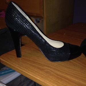 Brand new Anne Klein 4inch pumps.