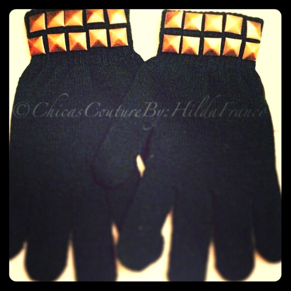 Studded Knit Gloves