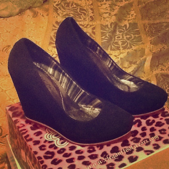 New black wedges
