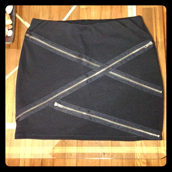 Black Material Girl skirt - Picture 1 of 3