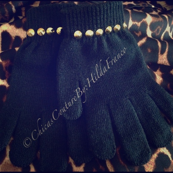 Studded Knit gloves
