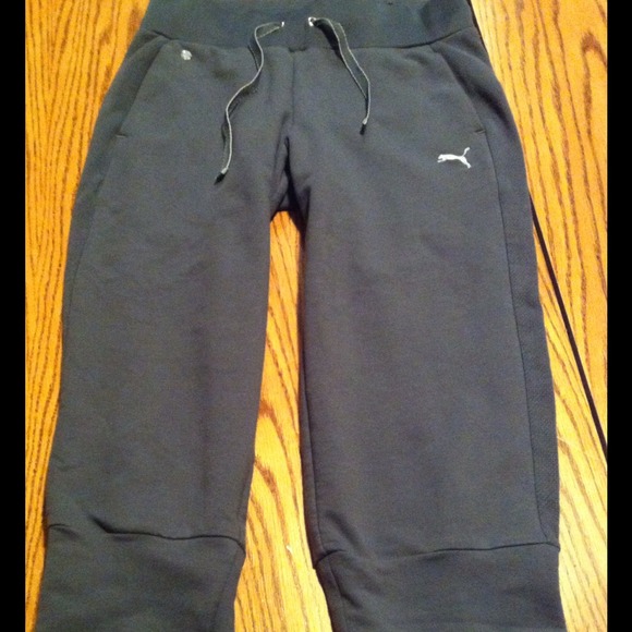 Gray Puma Athletic Sweat Bottoms - Capri Length