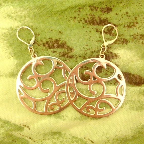 SILVER DANGLING EARRINGS :)