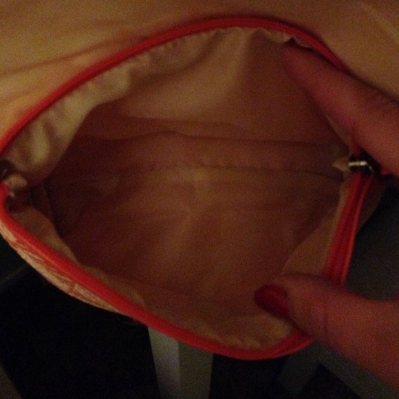🎉GIFTED🎉 Orange & white make up pouch - Picture 3 of 3