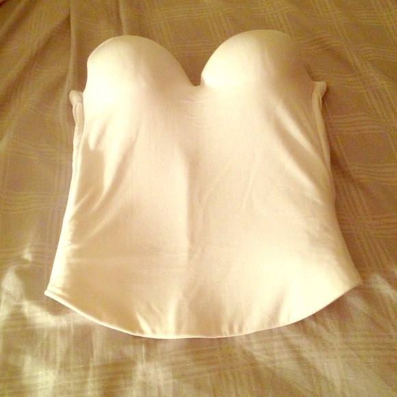 🎀VS🎀💕BNWOT VS 34D white corset🎀💜