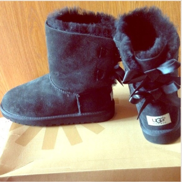 🎀 Authentic Black Bailey Bow UGG Boots! 🎀