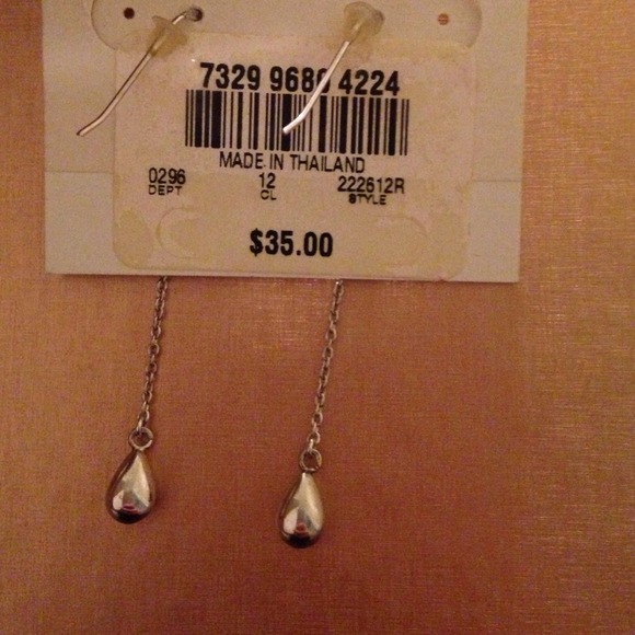 🚫sold out 🚫Sterling silver tear drop earrings - Picture 2 of 3