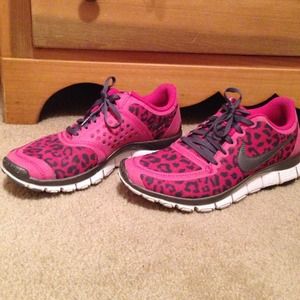 Nike cheetah print tennis shoes
