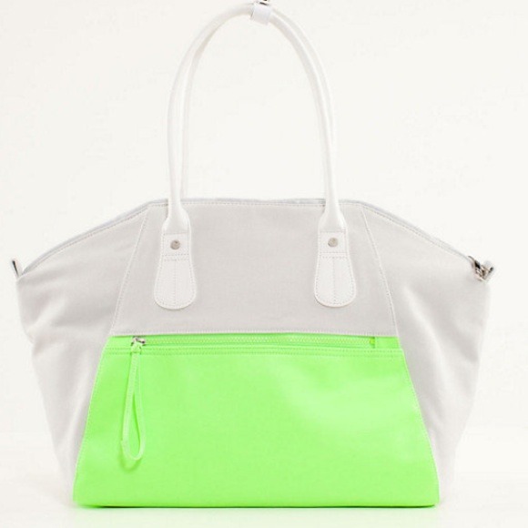 Lululemon vinyasa to vino bag