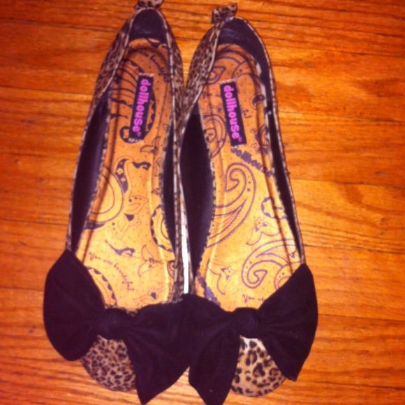 🎉 PRICE DROP SALE CHEETAH FLAT w/ BLACK BOW