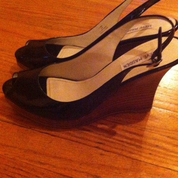 🎉SALE TODAY 🎉PEEP TOE BLACK PATENT LOW WEDGE - Picture 2 of 4