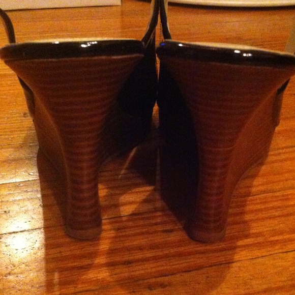 🎉SALE TODAY 🎉PEEP TOE BLACK PATENT LOW WEDGE - Picture 4 of 4