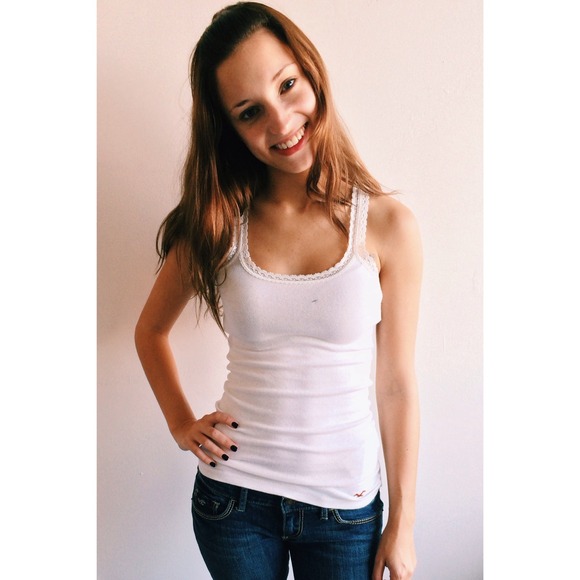 💋💋SOLD💋💋White Lace Detail Hollister Tank