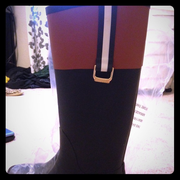 😊☔️Tommy Hilfiger rain boots☔️ new without box!😊