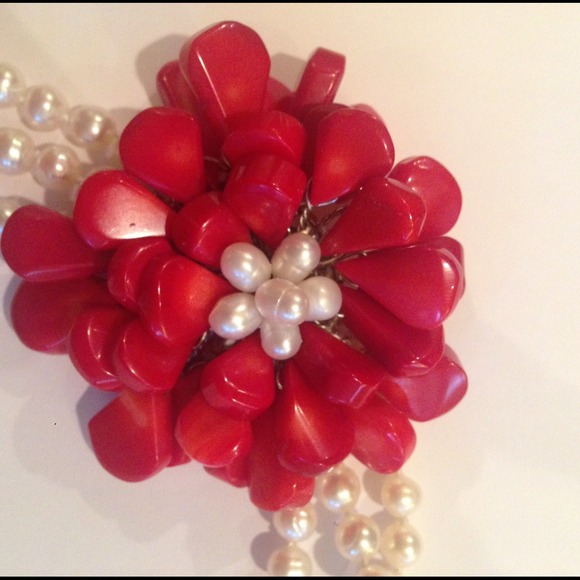 Gorgeous handmade pearl and coral necklace - Picture 2 of 4