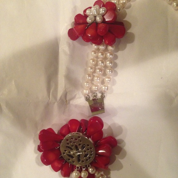 Gorgeous handmade pearl and coral necklace - Picture 4 of 4